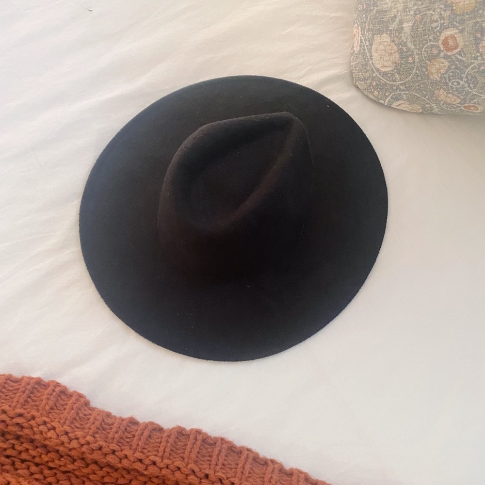 black cjla felt hat